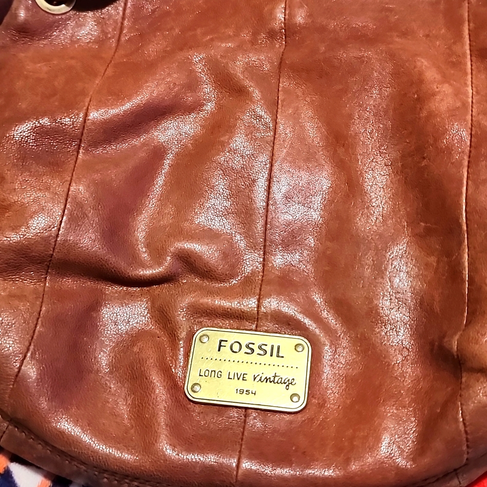 Beautiful vintage cherry brown leather Fossil bag.